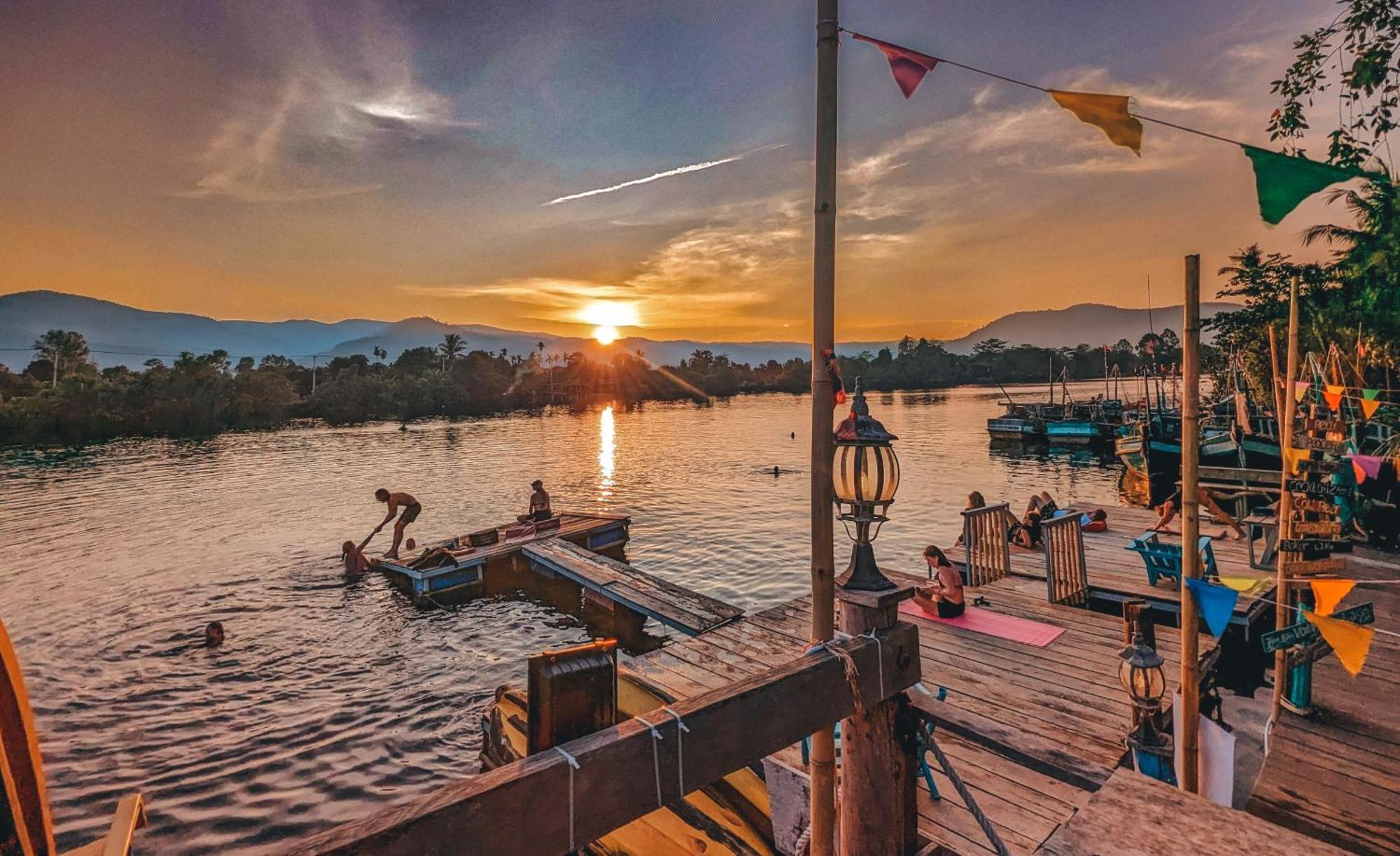 Yellow Sun Kampot Luaran gambar